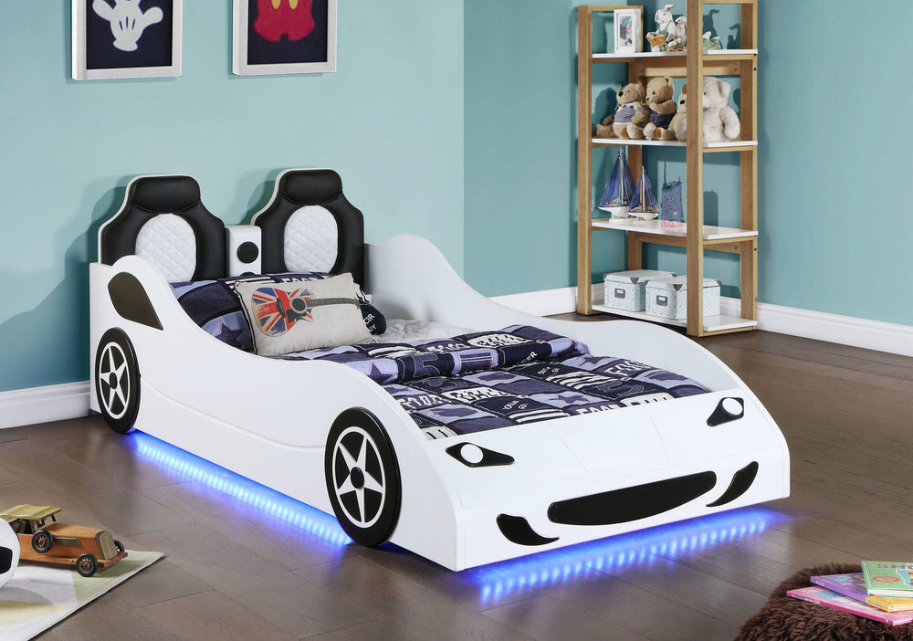 Cama doble de madera Cruiser con iluminación LED y colchón de 7 pulgadas, color blanco