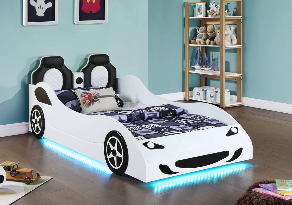 Cama doble de madera Cruiser con iluminación LED y colchón de 7 pulgadas, color blanco