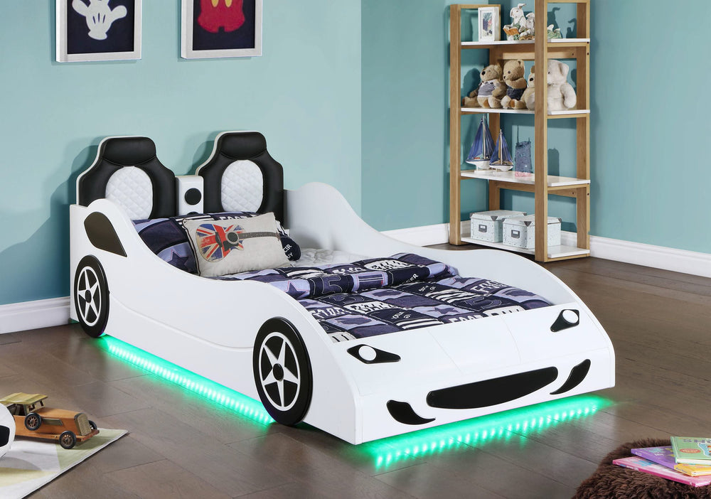 Cama doble de madera Cruiser con iluminación LED y colchón de 7 pulgadas, color blanco