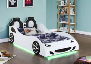 Cama doble de madera Cruiser con iluminación LED y colchón de 7 pulgadas, color blanco