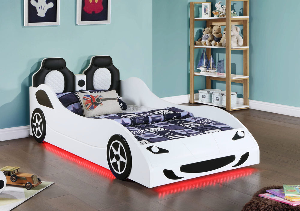 Cama doble de madera Cruiser con iluminación LED y colchón de 7 pulgadas, color blanco
