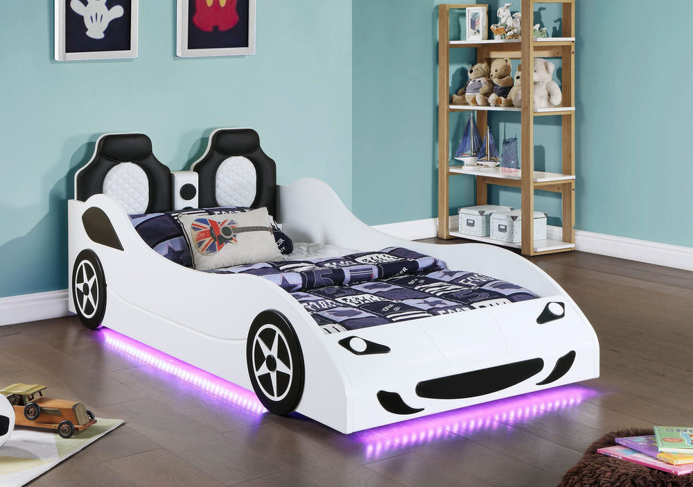 Cama doble de madera Cruiser con iluminación LED y colchón de 7 pulgadas, color blanco