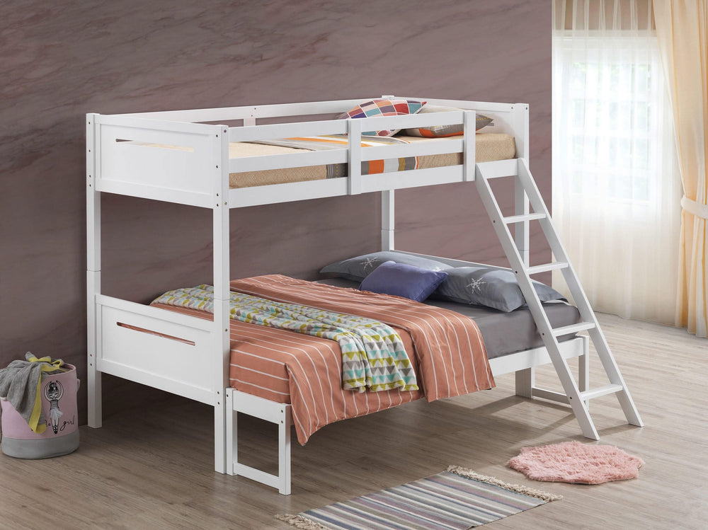 Litera Littleton Wood, color blanco, con dos camas individuales sobre una cama matrimonial