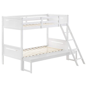 Litera Littleton Wood, color blanco, con dos camas individuales sobre una cama matrimonial