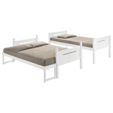Litera Littleton Wood, color blanco, con dos camas individuales sobre una cama matrimonial