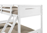 Litera Littleton Wood, color blanco, con dos camas individuales sobre una cama matrimonial