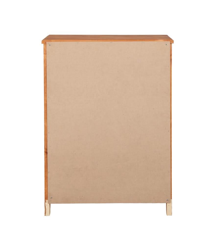 Cómoda de dormitorio Wrangle Hill de 4 cajones en color ámbar lavado