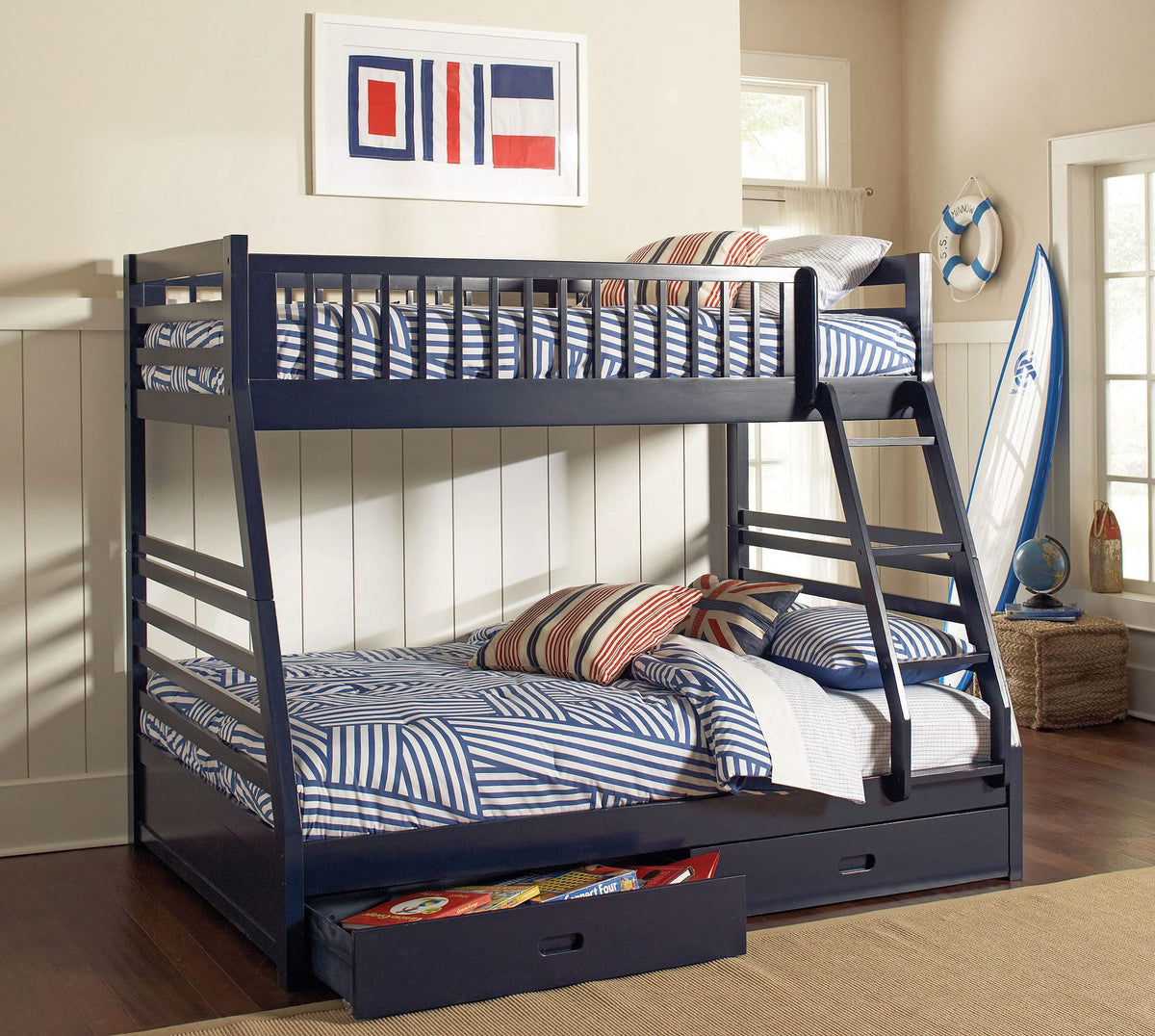 Litera Ashton de madera con dos cajones, dos camas individuales sobre una cama matrimonial, color azul marino