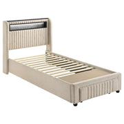 Cama tapizada Madison con plataforma de almacenamiento doble LED en color crema