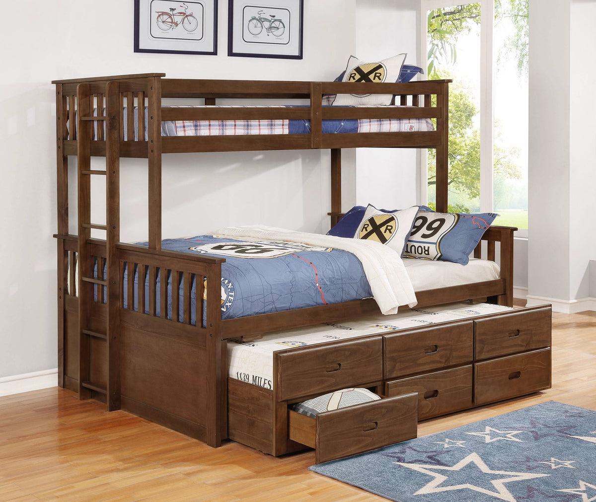 Litera Atkin Twin XL de 3 cajones sobre cama tamaño queen en nogal desgastado