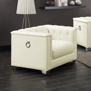 Sillón Chaviano tapizado con brazos de riel, color blanco perla