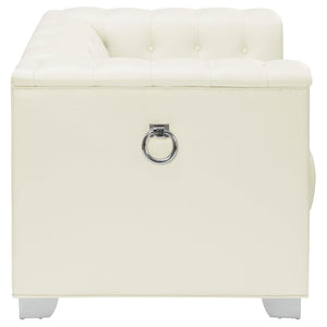 Sillón Chaviano tapizado con brazos de riel, color blanco perla