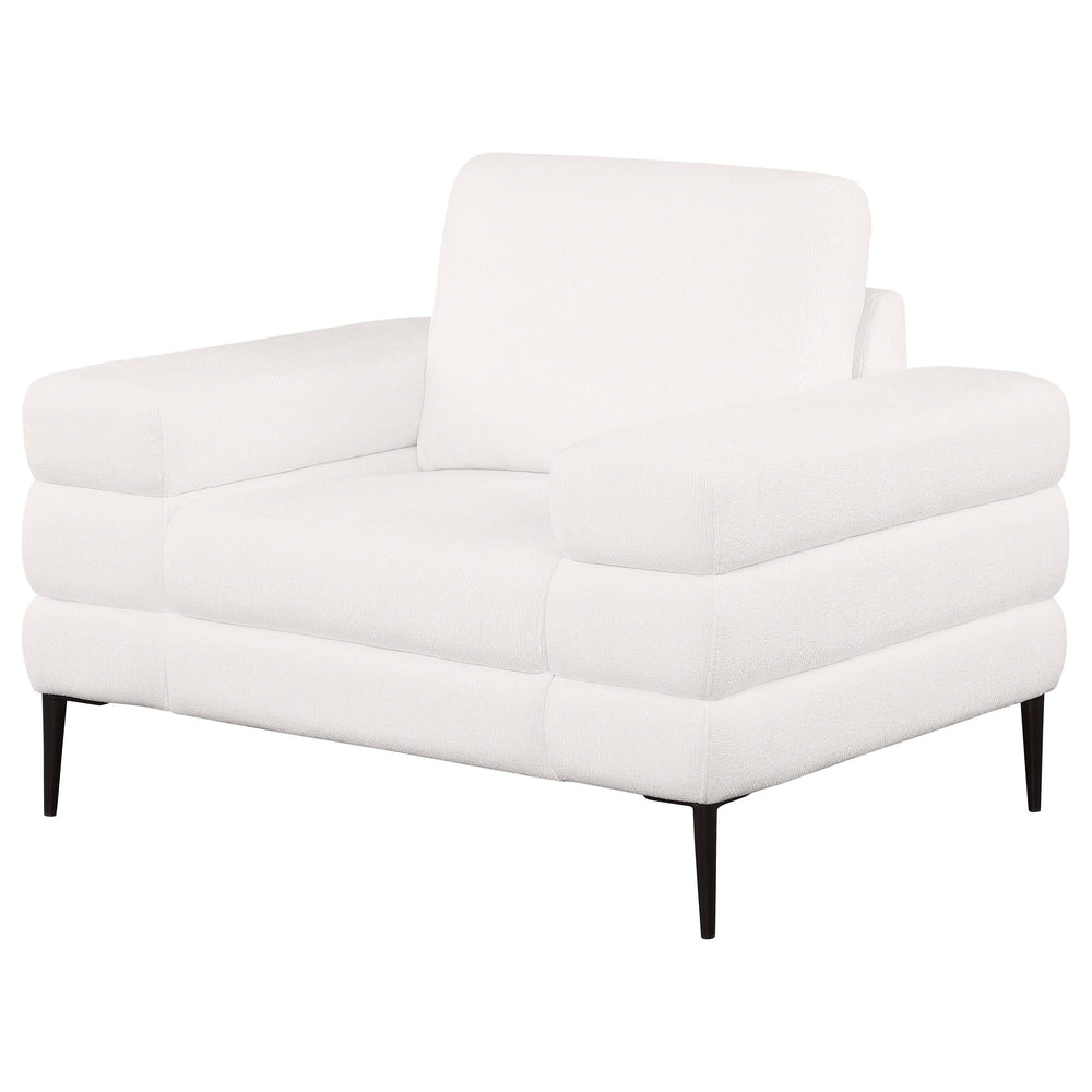 Sillón Jessel tapizado en chenilla con brazos tipo riel, color marfil