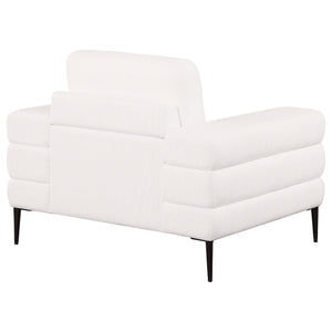 Sillón Jessel tapizado en chenilla con brazos tipo riel, color marfil