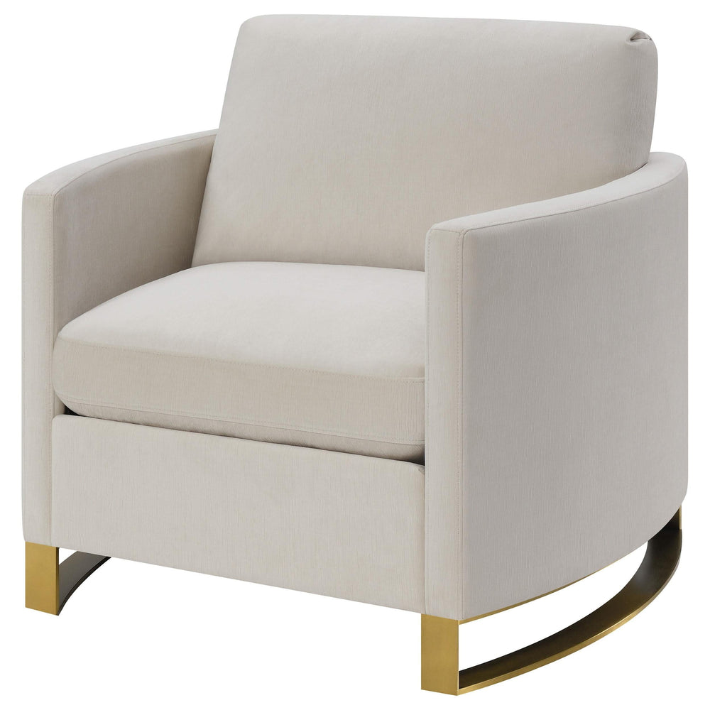 Sillón Corliss tapizado con brazos curvos en beige