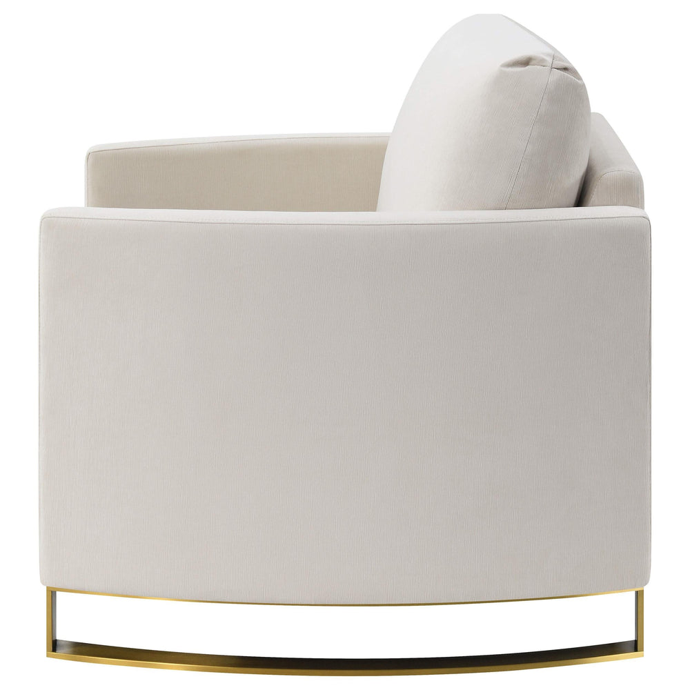Sillón Corliss tapizado con brazos curvos en beige