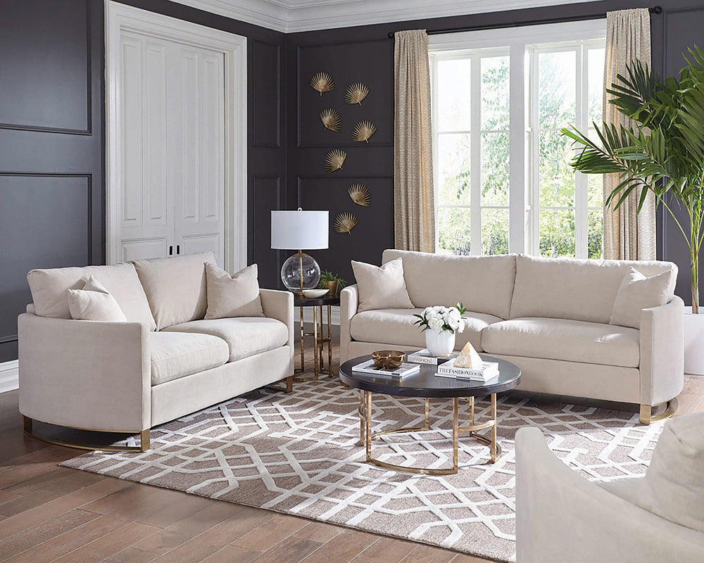Sillón Corliss tapizado con brazos curvos en beige