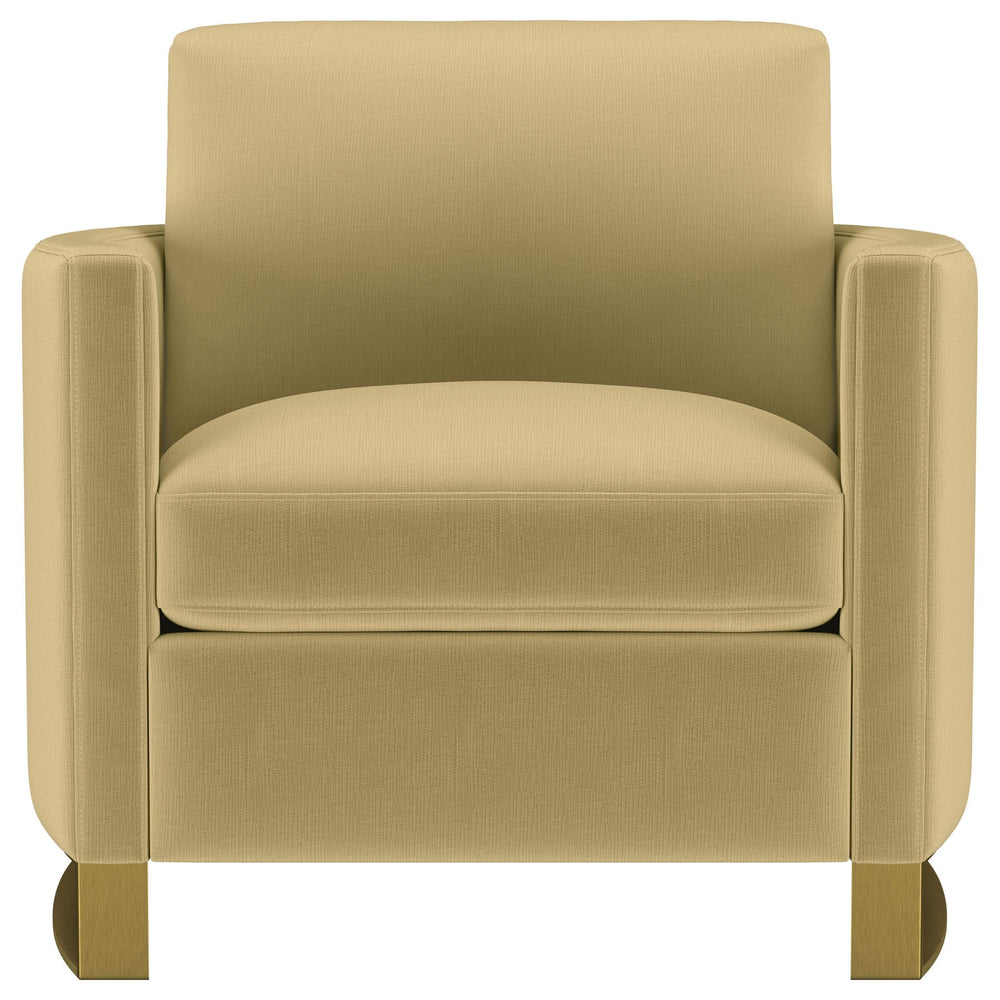 Sillón Corliss tapizado con brazos curvos en color camello