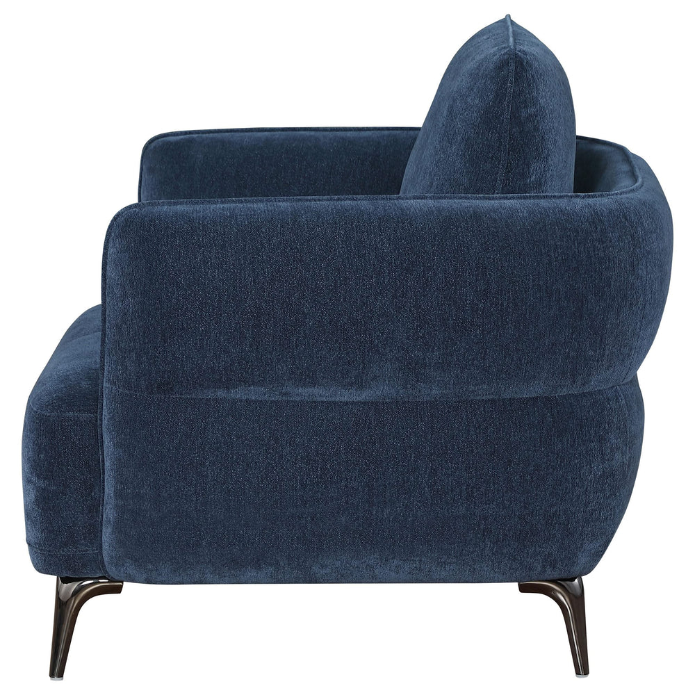 Sillón moderno tapizado en chenilla con brazos en azul