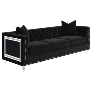 Sofá tapizado con brazos tipo esmoquin capitoné Delilah, color negro