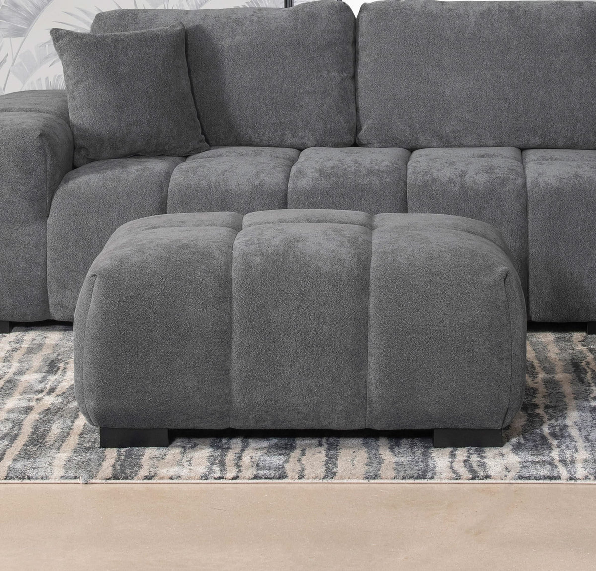 Otomana rectangular tapizada Octavia gris carbón