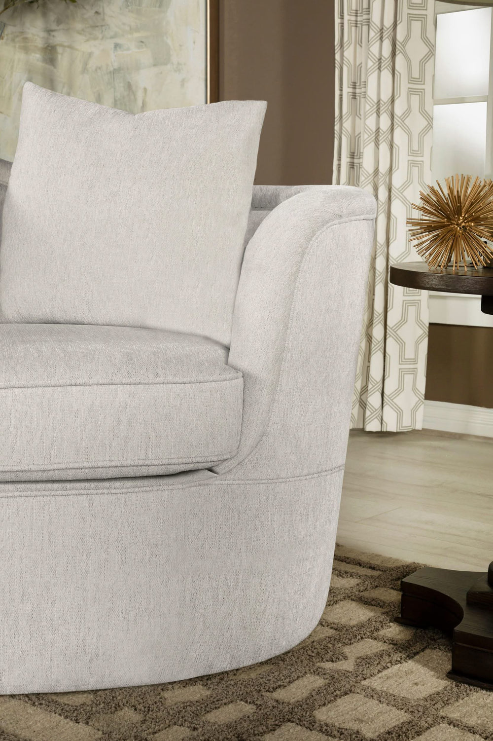 Silla tapizada Kamilah con respaldo camel beige