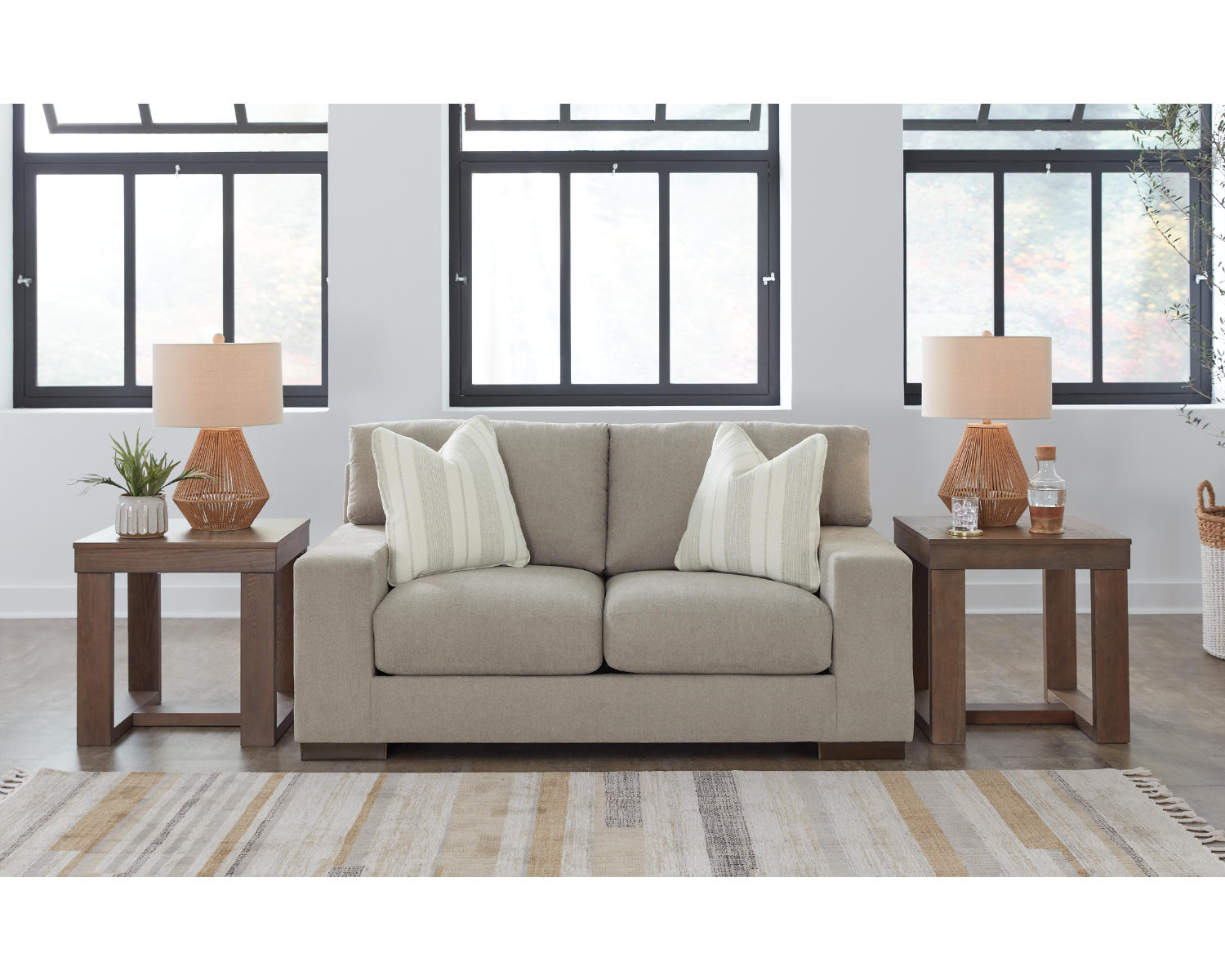Maggie Loveseat