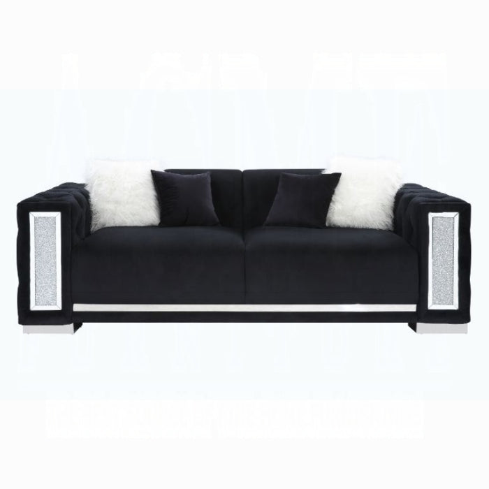 Trislar Sofa W/4 Pillows (Same Lv01397)