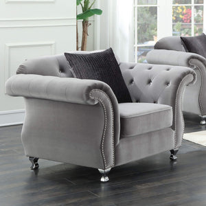 Silla decorativa capitoné con brazos enrollados y tapizada Frostine, color plateado