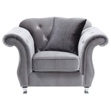 Silla decorativa capitoné con brazos enrollados y tapizada Frostine, color plateado