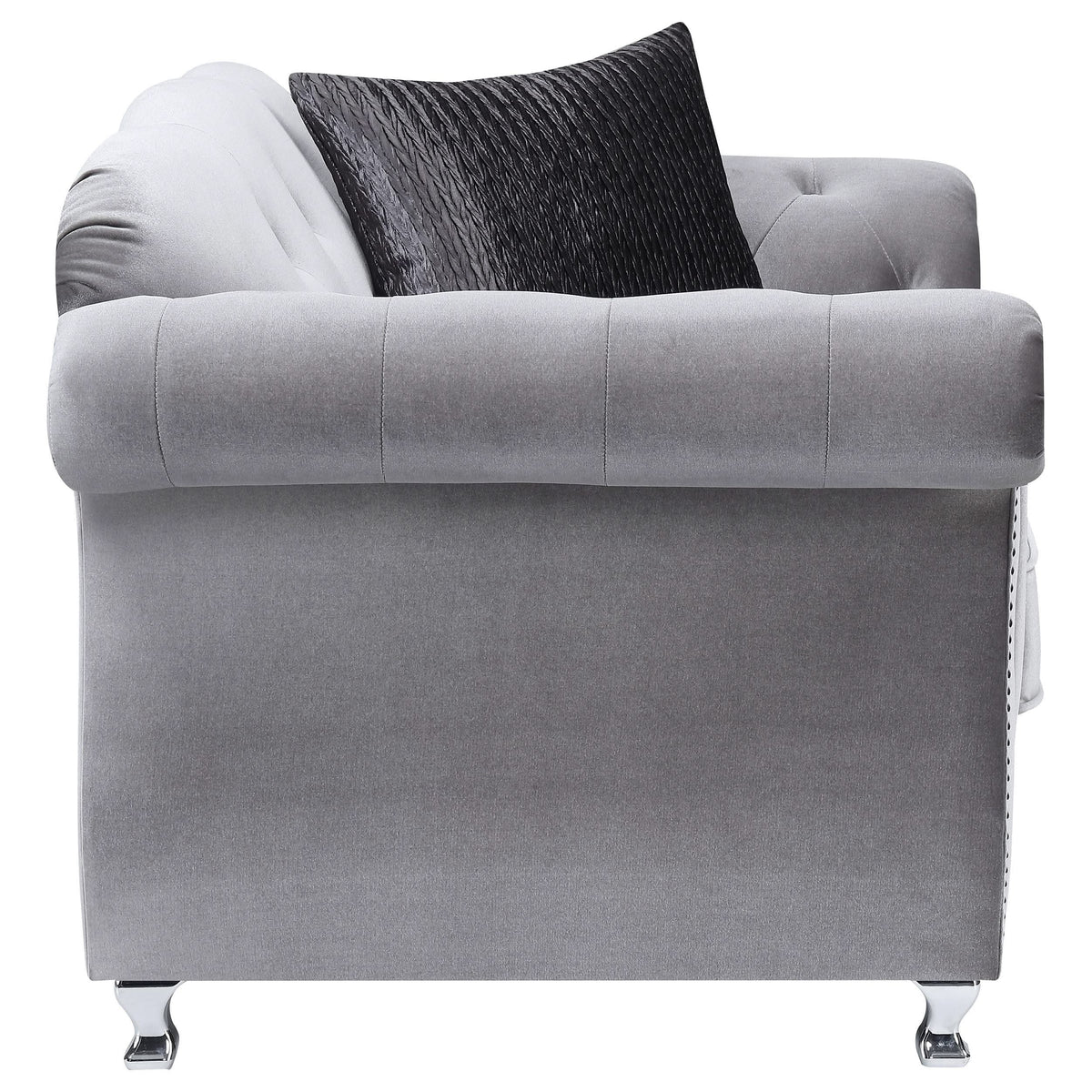 Silla decorativa capitoné con brazos enrollados y tapizada Frostine, color plateado