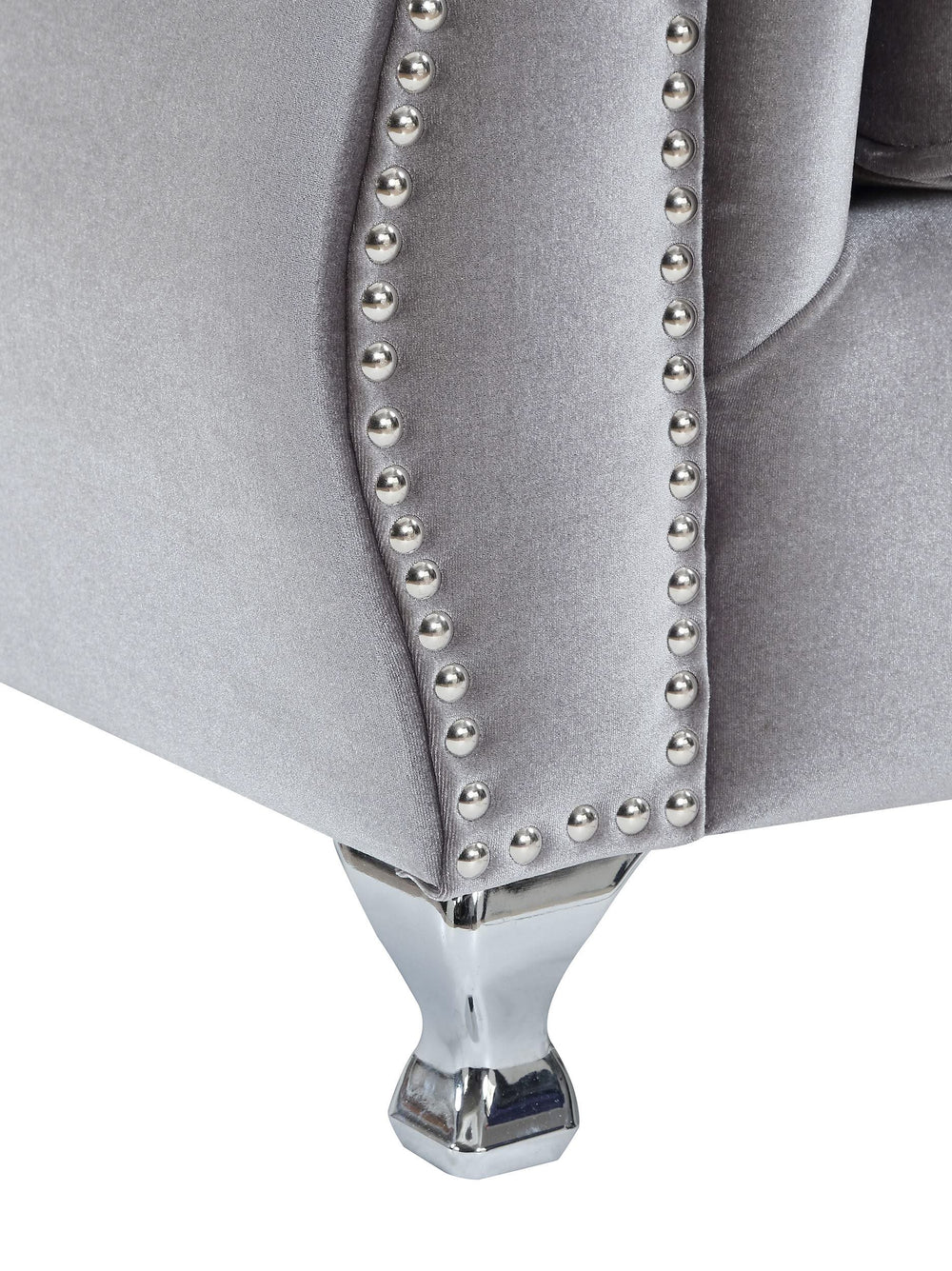 Silla decorativa capitoné con brazos enrollados y tapizada Frostine, color plateado