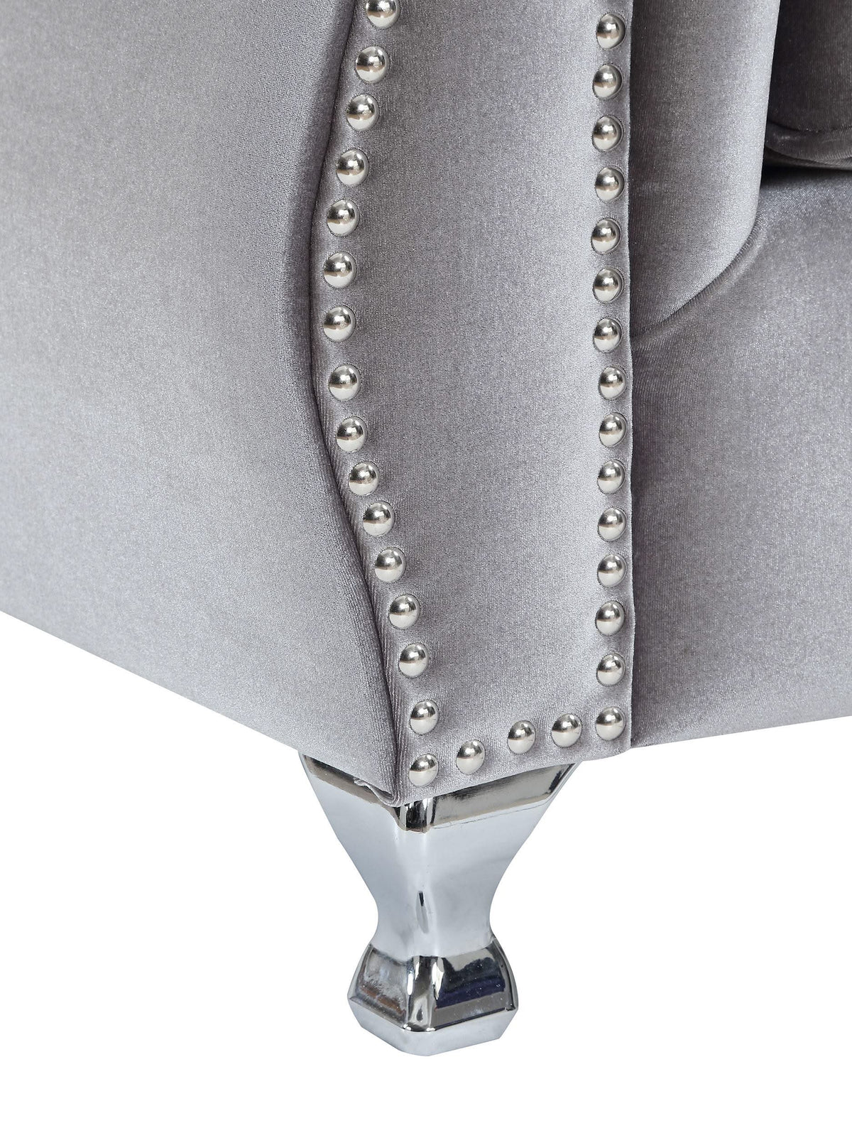Silla decorativa capitoné con brazos enrollados y tapizada Frostine, color plateado