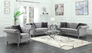 Silla decorativa capitoné con brazos enrollados y tapizada Frostine, color plateado