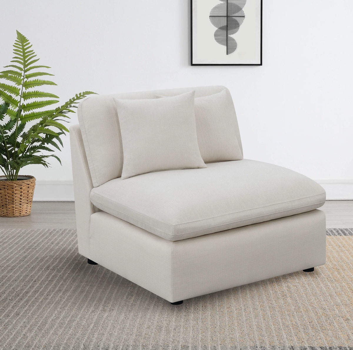 Silla Hobson tapizada sin brazos color marfil