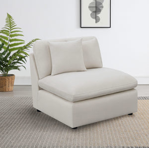Silla Hobson tapizada sin brazos color marfil