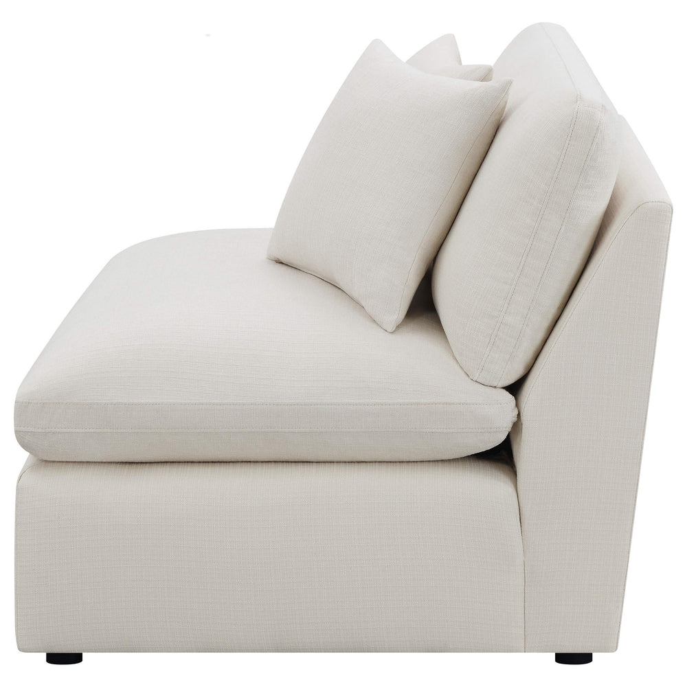 Silla Hobson tapizada sin brazos color marfil