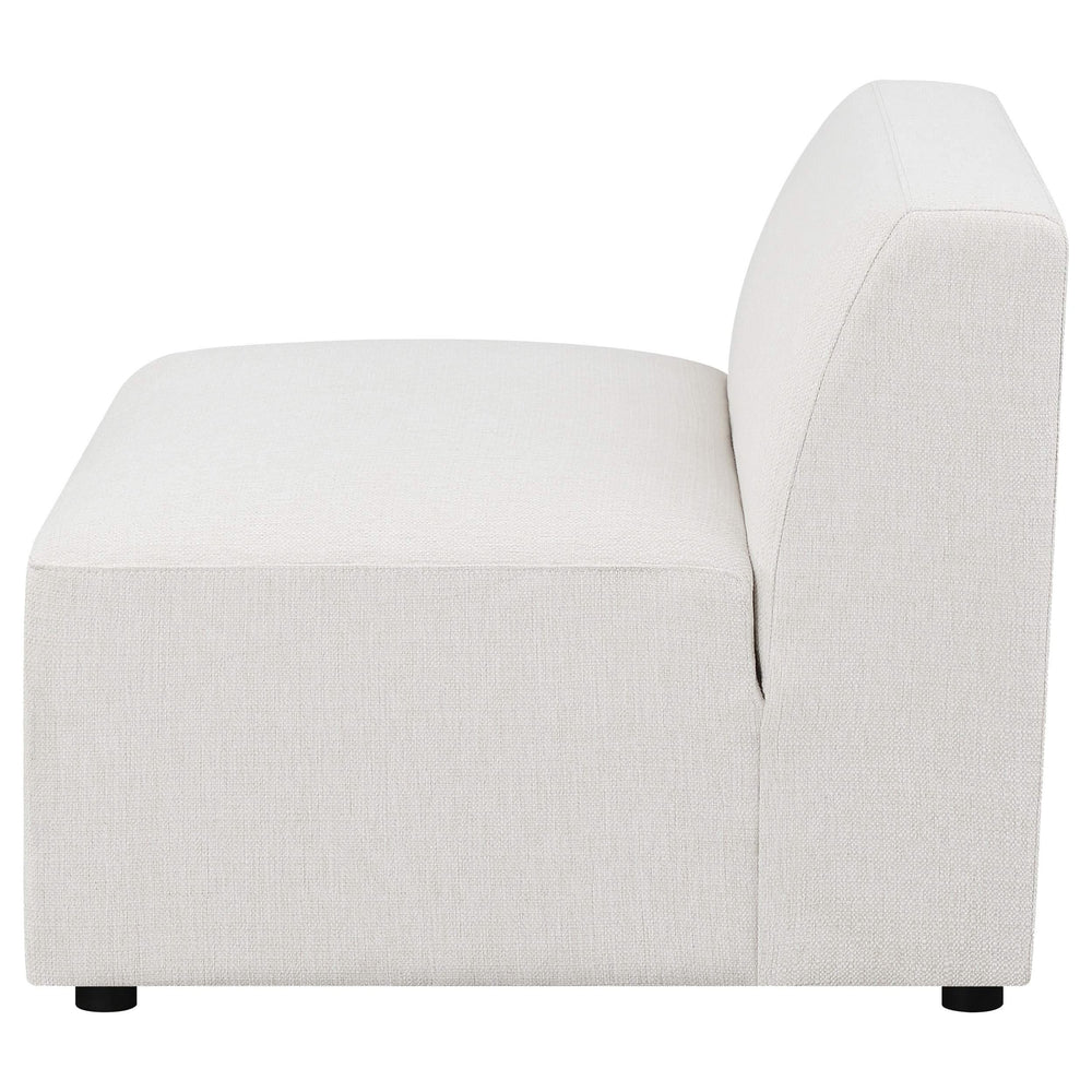 Silla Freddie tapizada con respaldo ajustado y sin brazos, color perla