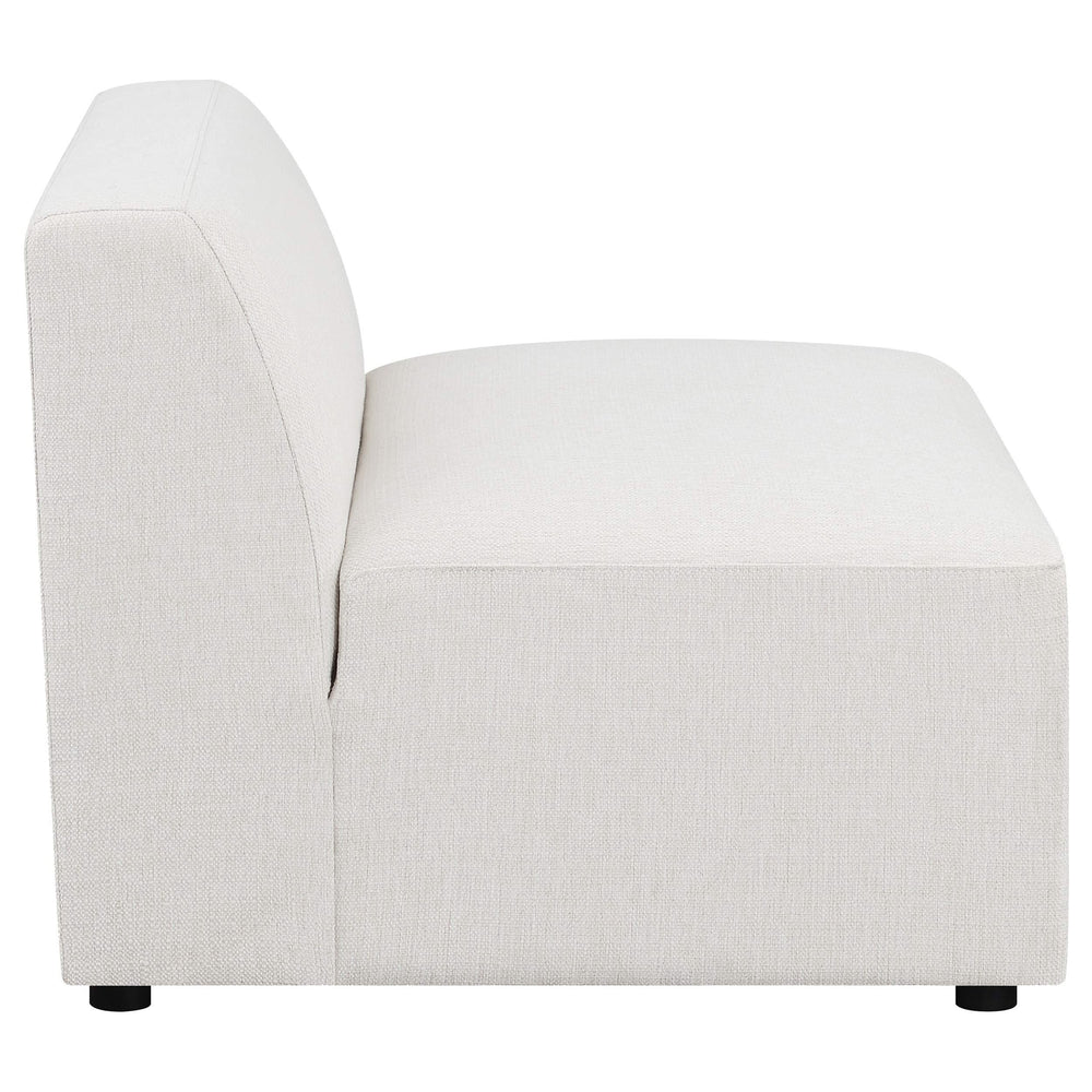 Silla Freddie tapizada con respaldo ajustado y sin brazos, color perla