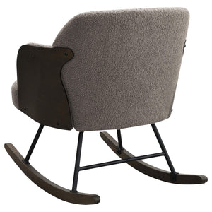 Mecedora Paige Boucle tapizada con respaldo medio en color topo