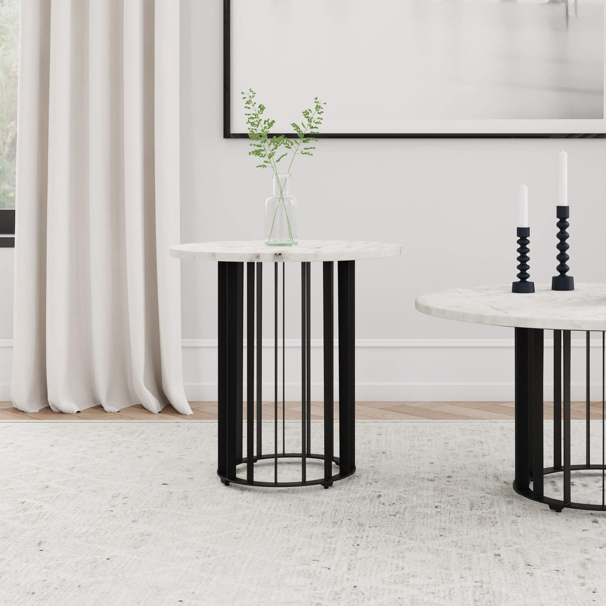 Mesa auxiliar redonda Haven con superficie de mármol blanco auténtico, color negro