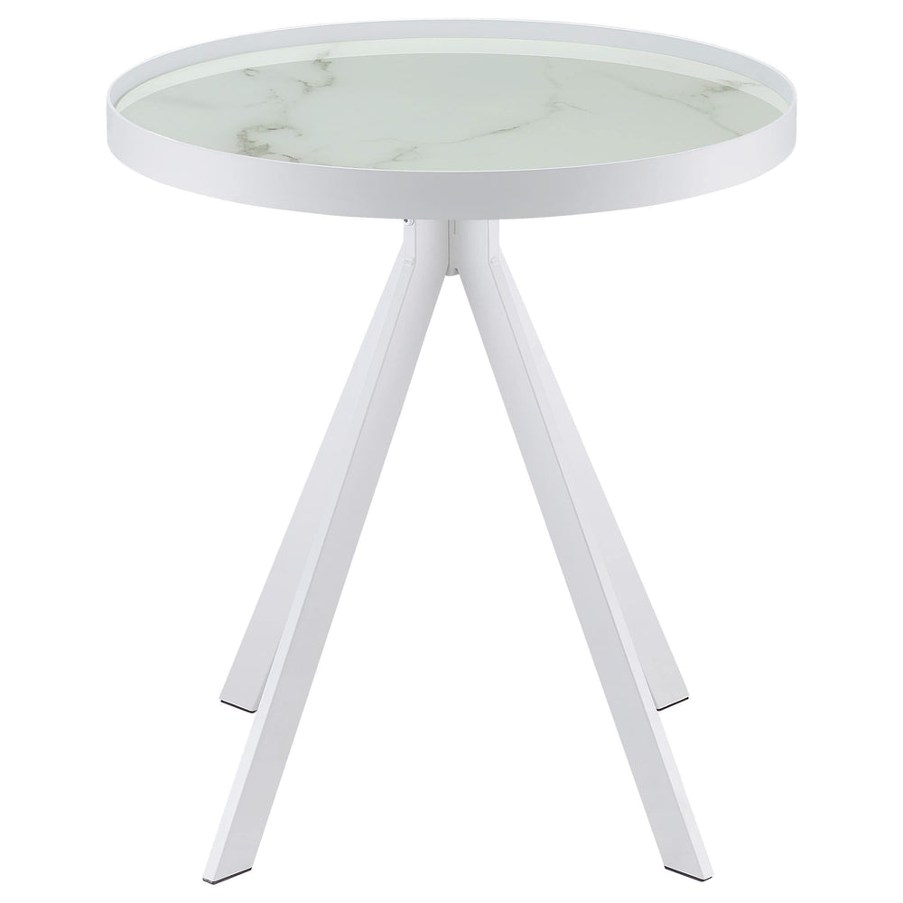 Mesa auxiliar redonda Briggs con tapa de cristal estampado de mármol blanco