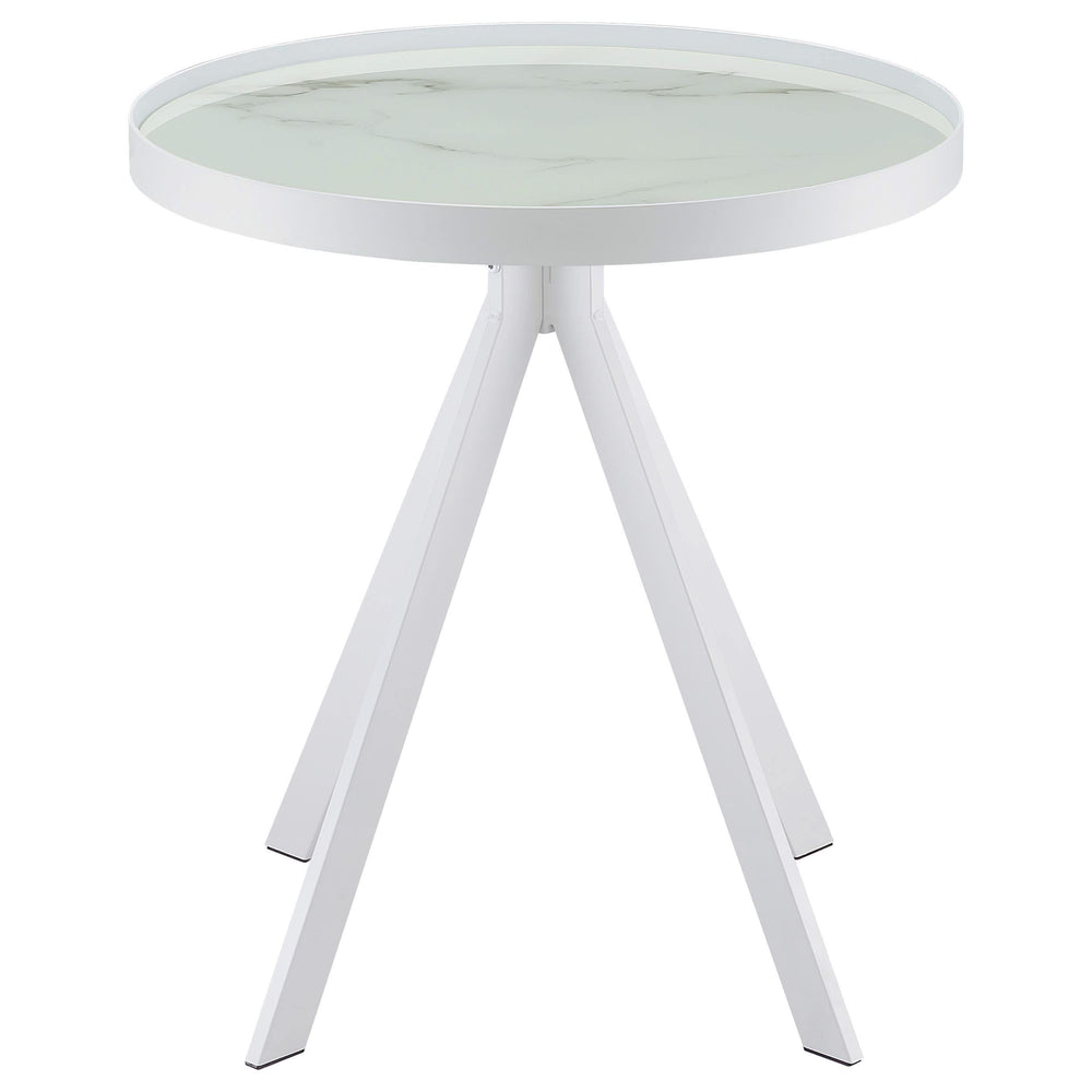 Mesa auxiliar redonda Briggs con tapa de cristal estampado de mármol blanco