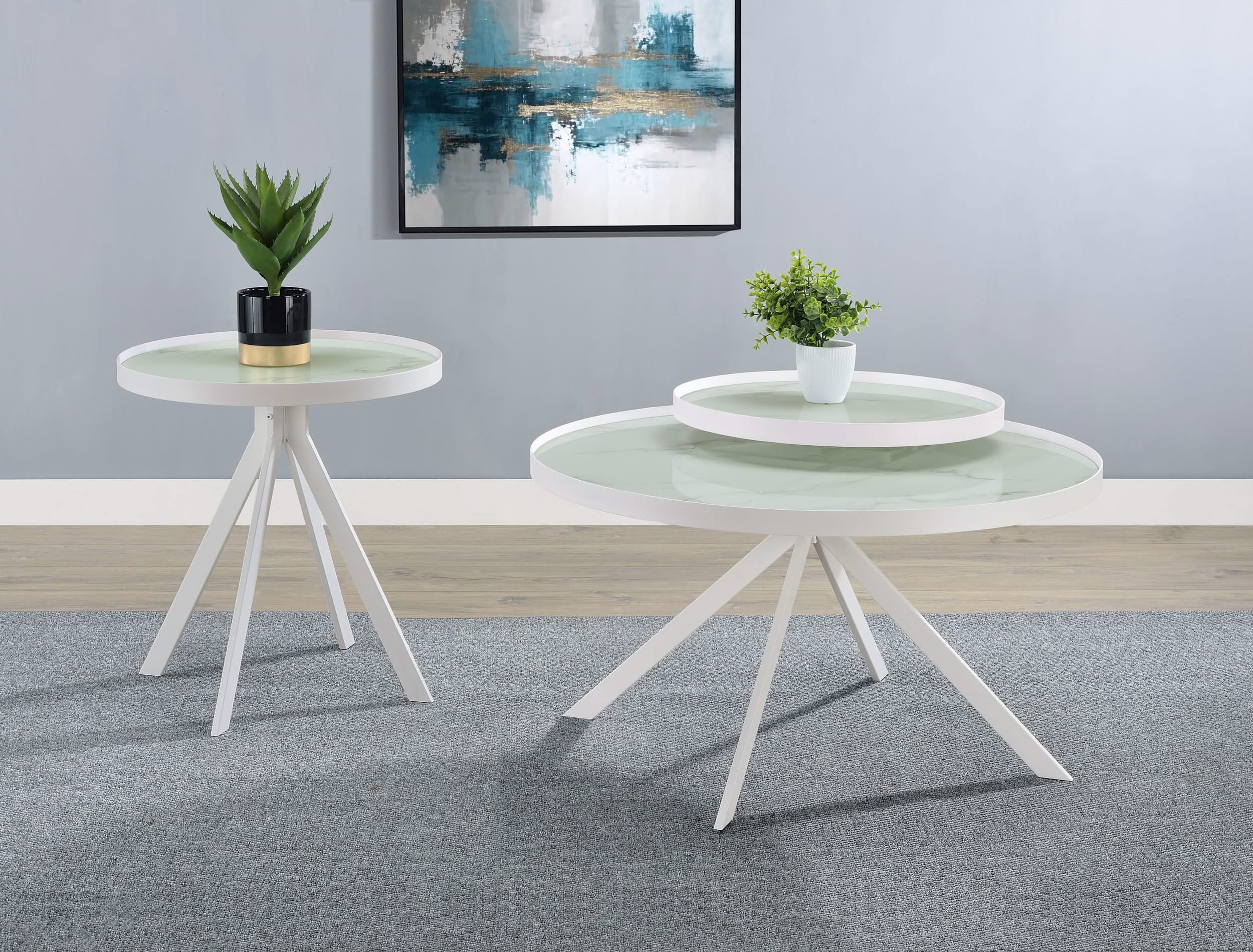 Mesa auxiliar redonda Briggs con tapa de cristal estampado de mármol blanco