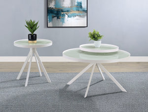 Mesa auxiliar redonda Briggs con tapa de cristal estampado de mármol blanco