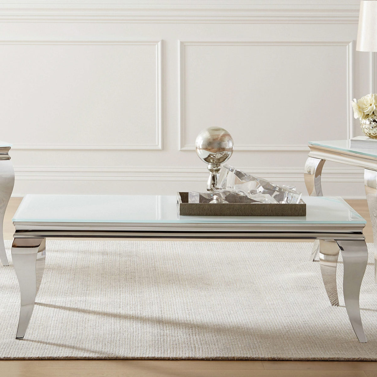 Mesa de centro rectangular Carone con tapa de cristal, blanca y cromada