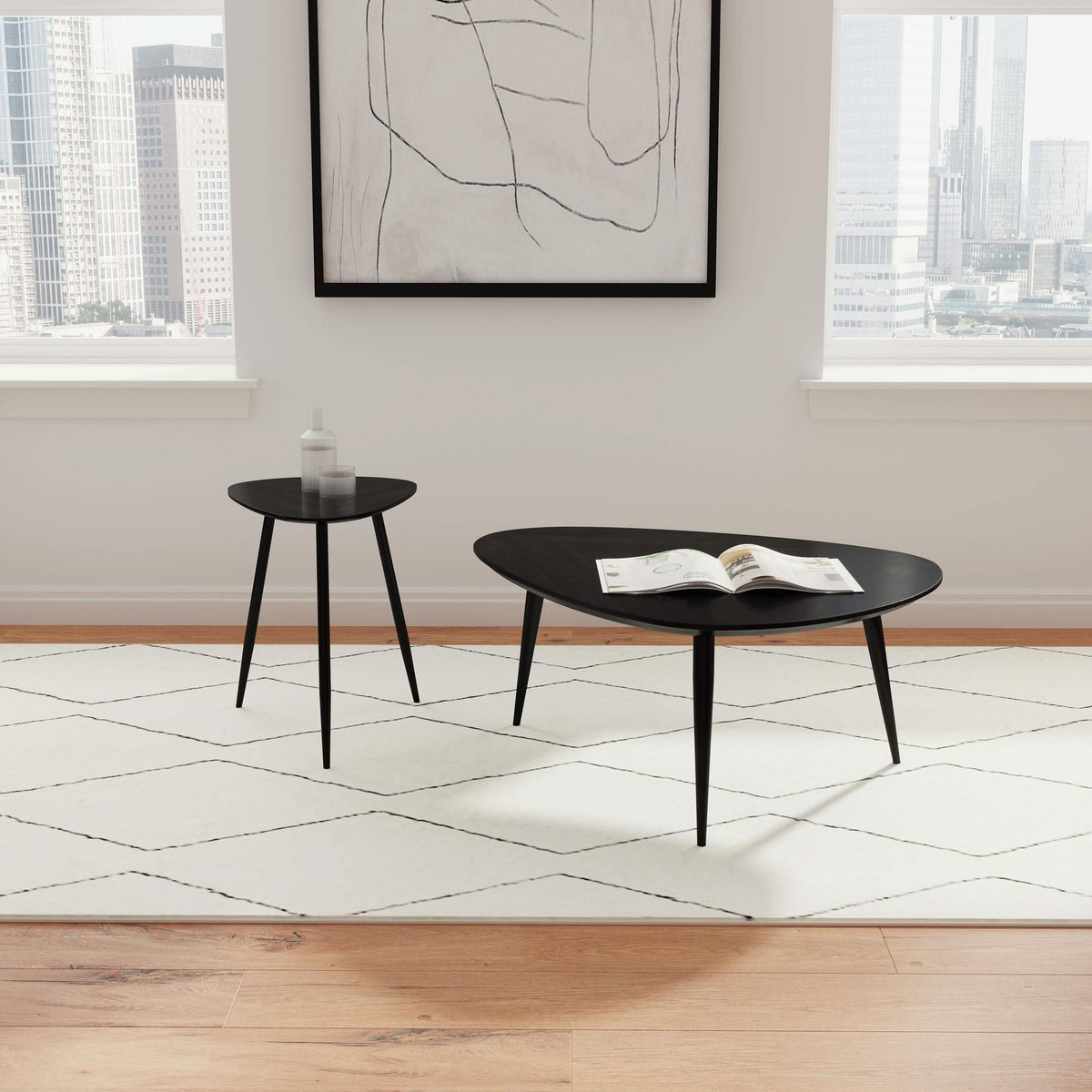Mesa de centro triangular Odessa de madera maciza negra