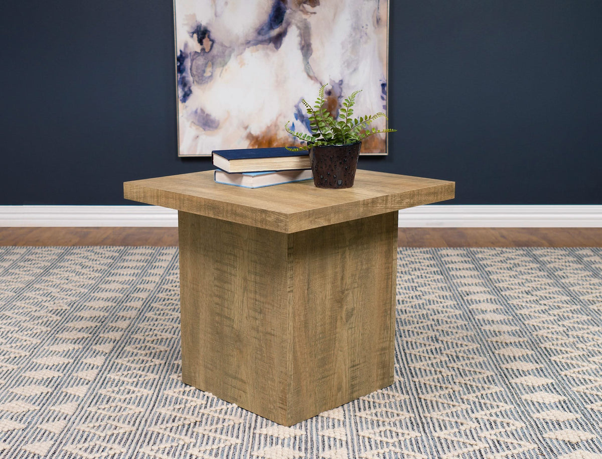 Mesa auxiliar cuadrada de madera de ingeniería Devar en color marrón mango