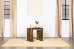 Mesa auxiliar rectangular de madera maciza Odilia Auburn
