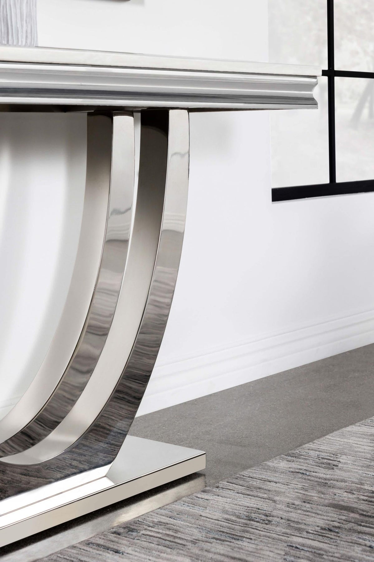 Mesa consola para sofá de entrada con base en U y cubierta de piedra Kerwin, cromada